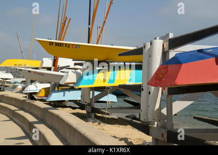 Barche da parte dell'acqua sulla Isola Balboa, Newport Beach, Orange County, California, Stati Uniti. Foto Stock