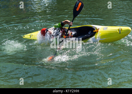 Il kayak Bowness Park Calgary AB Foto Stock