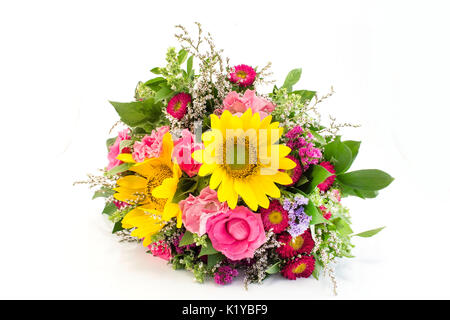 Freschi bouquet di fiori estivi non Isolato bianco. Foto Stock
