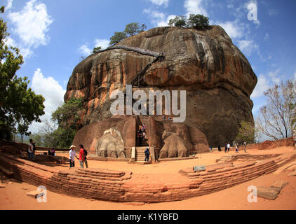 Vista della Roccia di Sigiriya, il Lion rock Foto Stock