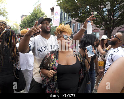 Folla si gode la musica a Spike Lee 9 Brooklyn annuale ama Michael Jackson & Lei è ottenuto di avere il blocco Pary in Bedford Stuyvesant sezione di Broo Foto Stock