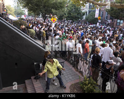 L'uomo ballare la musica a Spike Lee 9 Brooklyn annuale ama Michael Jackson & Lei è ottenuto di avere il blocco Pary in Bedford Stuyvesant sezione di Br Foto Stock