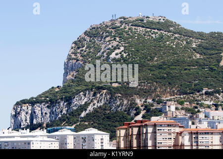 La Rocca di Gibilterra monolitico promontorio calcareo situato in British Overseas territorio di Gibilterra nella Penisola Iberica Foto Stock