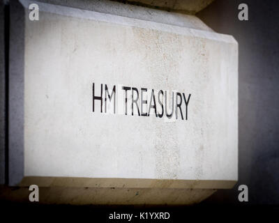 HM Treasury Office in Horse Guards Rd, Westminster, Londra, Regno Unito. Il Tesoro è il ministero delle finanze, controlla e coordina la spesa del governo britannico Foto Stock