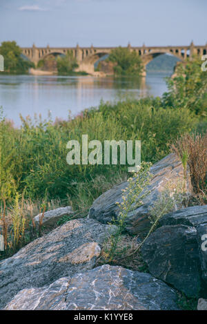 Veterans Memorial ponte che attraversa il fiume Susquehanna tra Wrightsville PA e Columbia PA Foto Stock