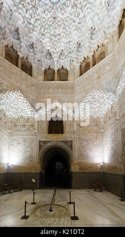 Sala delle Due Sorelle (Sala de las dos hermanas) all'Alhambra. Granada, Spagna Foto Stock