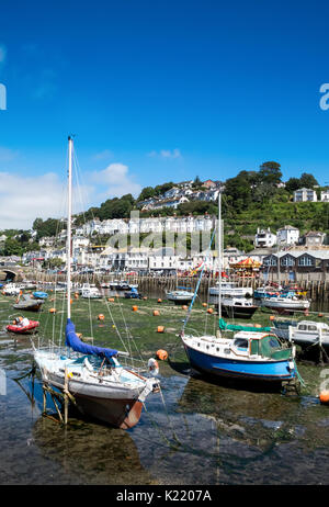 Bassa marea a est del fiume Looe, Looe, Cornwall, Regno Unito Foto Stock