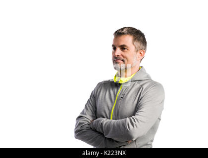 Coppia hipster uomo in felpa grigio. Studio shot, isolata. Foto Stock