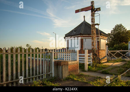 Il vecchio segnale Octaganal scatola Boston Lincolnshire. Foto Stock