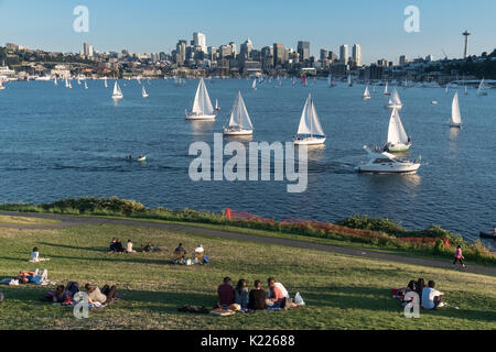 Duck Dodge gara di barche a vela sul Lago Union, Seattle, Washington, Stati Uniti Foto Stock