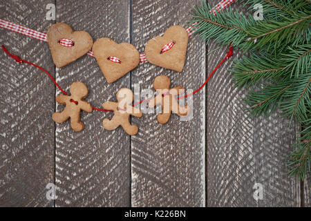 Due catene di gingerbread cookie Foto Stock