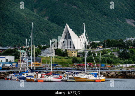 Chiesa Tromsdalen, noto anche come Ishavskatedralen (la Cattedrale Artica) in Tromso, Norvegia settentrionale. Foto Stock