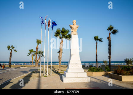 Busto del generale ateniese Kimon a Finikoudes beach in Larnaca, Cipro Foto Stock