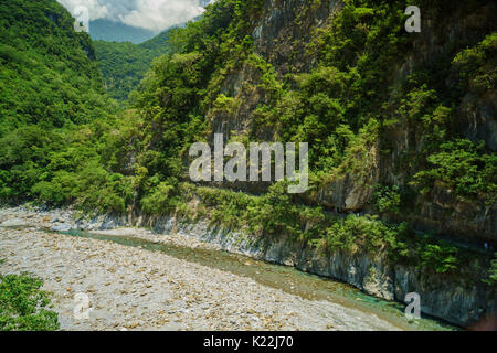 Il sentiero Sakadang utilizzato per essere chiamato "Mistero Valle" dal giapponese. Esso è situato nel Parco Nazionale di Taroko, Hualien, Taiwan Foto Stock