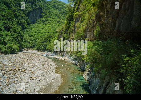 Il sentiero Sakadang utilizzato per essere chiamato "Mistero Valle" dal giapponese. Esso è situato nel Parco Nazionale di Taroko, Hualien, Taiwan Foto Stock