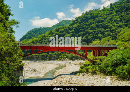 Il sentiero Sakadang utilizzato per essere chiamato "Mistero Valle" dal giapponese. Esso è situato nel Parco Nazionale di Taroko, Hualien, Taiwan Foto Stock