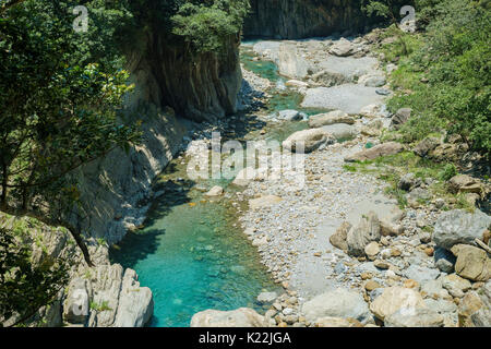Il sentiero Sakadang utilizzato per essere chiamato "Mistero Valle" dal giapponese. Esso è situato nel Parco Nazionale di Taroko, Hualien, Taiwan Foto Stock