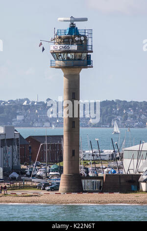 BOURNMOUTH, Regno Unito - 22 agosto 2017: Nazionale Coastwatch istituzione torre di guardia costiera a Calshot Spit, Calshot, Hampshire, Inghilterra, Regno Unito Foto Stock