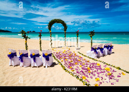 Cerimonia di nozze setup su una spiaggia alle Hawaii Foto Stock