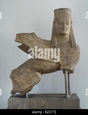 La Grecia. Periodo Arcaico. Sphinx che hanno coronato una stele mortuaria. Ca.570 BC. Trovato in Spata (Attica). Museo Archeologico Nazionale. Atene. Foto Stock