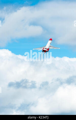 Farnborough International Airshow 2016 con il Boeing 727-2S2F. Il Boeing 727 è un ambientale oil spill response, aeromobili operati da OSRL Foto Stock