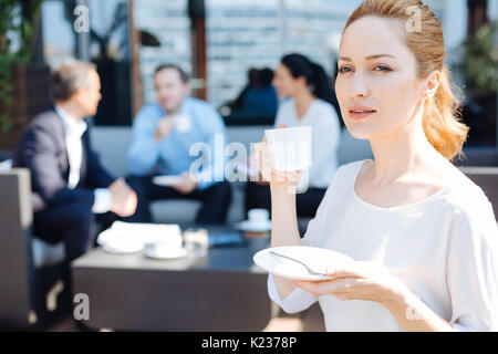 Ritratto di una bella donna di successo Foto Stock
