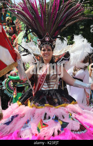 Londra, Regno Unito. 28 Agosto, 2017. Gran Finale sfilata di carnevale di Notting Hill 2017, Londra, UK Credit: Nastia M/Alamy Live News Foto Stock