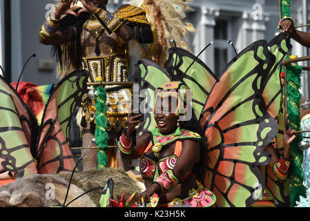 A Notting Hill, Londra, Regno Unito. 28 Agosto, 2017. Il giorno principale del carnevale di Notting Hill. Credito: Matteo Chattle/Alamy Live News Foto Stock
