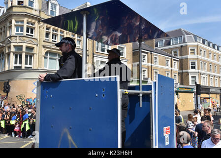 A Notting Hill, Londra, Regno Unito. 28 Agosto, 2017. Il giorno principale del carnevale di Notting Hill. Credito: Matteo Chattle/Alamy Live News Foto Stock