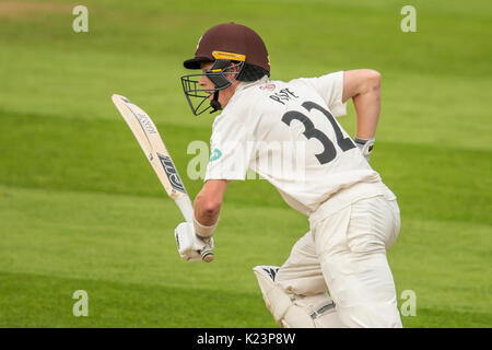 Londra, Regno Unito. Il 29 agosto, 2017. Ollie il papa alla battuta per Surrey contro Middlesex al ovale del giorno due della contea Specsaver gara di campionato al ovale. Credito: David Rowe/Alamy Live News Foto Stock