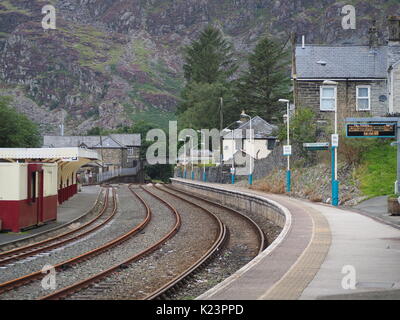 Blaenau Ffestiniog, Gwynedd. 29 Ago, 2017. Regno Unito: Meteo nuvoloso e un po' sul lato freddo in questa storica città mineraria (conosciuta come la 'città che al coperto del mondo"). Credito: James Bell/Alamy Live News Foto Stock