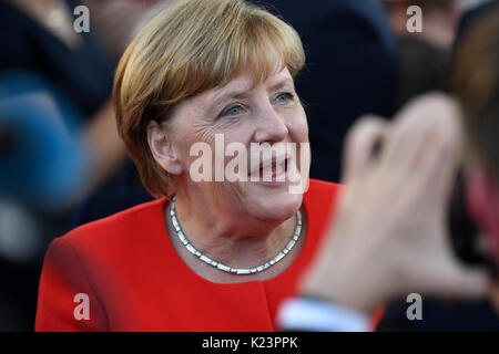 Fidenza, Italia. Il 29 agosto, 2017. Il cancelliere tedesco Angela Merkel arriva a una campagna elettorale evento della CDU nel Land di Brandeburgo/Havel, Germania, 29 agosto 2017. Il tedesco si terranno le elezioni generali del 24 settembre 2017. Credito: dpa picture alliance/Alamy Live News Foto Stock