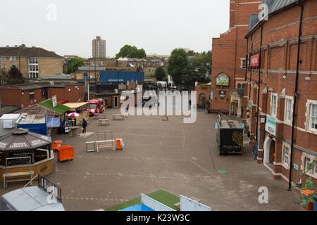 Londra, Regno Unito. Il 30 agosto, 2017. La pioggia ritarda l'inizio del gioco il giorno tre della contea di Specsavers gara di campionato al ovale dove Surrey sono tenuto in Middlesex. David Rowe/ Alamy Live News Foto Stock