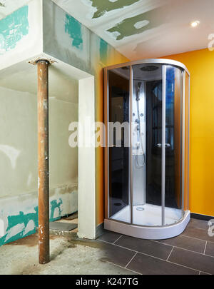 Costruzione di bagno Drywall-Plasterboard prima e dopo Foto Stock