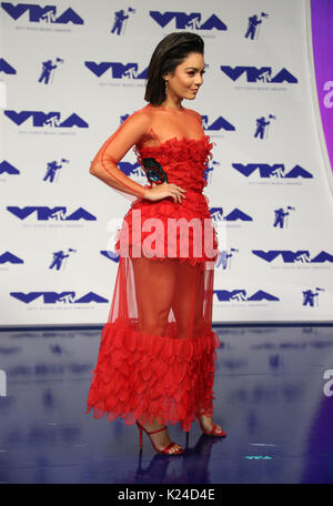 Inglewood, California, Stati Uniti d'America. Il 27 agosto, 2017. Vanessa Hudgens, a 2017 MTV Video Music Awards al Forum in California il 27 agosto 2017. Credito: MediaPunch inc/Alamy Live News Foto Stock