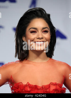 Inglewood, California, Stati Uniti d'America. Il 27 agosto, 2017. Vanessa Hudgens, a 2017 MTV Video Music Awards al Forum in California il 27 agosto 2017. Credito: MediaPunch inc/Alamy Live News Foto Stock