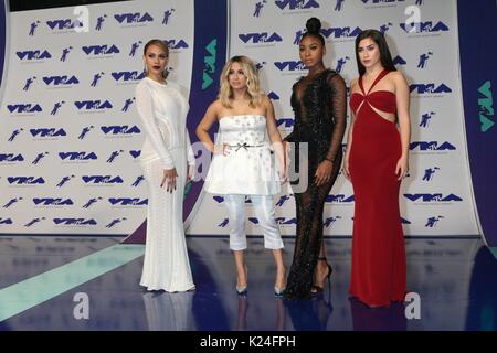 Inglewood, STATI UNITI D'AMERICA. Il 27 agosto, 2017. Quinto armonia, Dina Jane, alleato Brooke, Normani Kordei, Lauren Jauregui presso gli arrivi di MTV Video Music Awards (VMAs) 2017 - Arrivi 3, il Forum, Inglewood CA, 27 agosto 2017. Credito: Everett Collection Inc/Alamy Live News Foto Stock