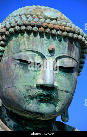 Inquadratura ravvicinata del Grande Buddha a Tempio Kotokuin nella città di Kamakura Kanagawa Giappone Foto Stock