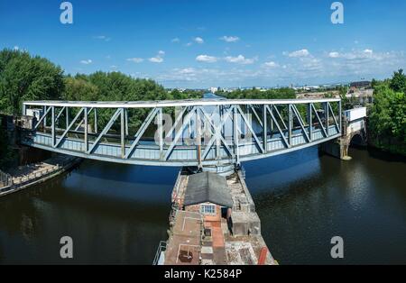 Acquedotto Barton ponte prendendo la Bridgewater Canal oltre il Manchester Ship Canal Foto Stock