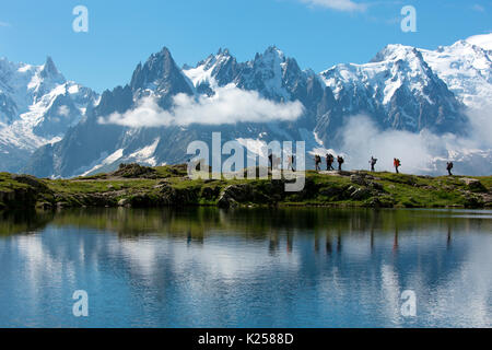 L'Europa,Francia,quartiere di Chamonix. Mont Blanc Range e Lac de Cheserys Foto Stock