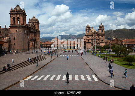 La cattedrale e la Iglesia de La Compania, Plaza de Armas, Cusco, Perù, Sud America Foto Stock