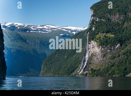 Punto di riferimento il famoso Fiordo di Geiranger cascate in Norvegia Foto Stock