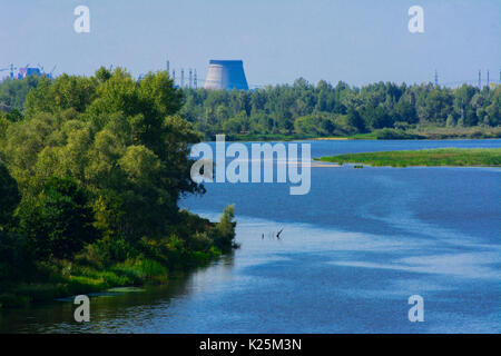 Un bel panorama sul fiume e gli alberi in un dead zone radioattive. Conseguenze della catastrofe nucleare di Cernobyl, Agosto 2017. Foto Stock