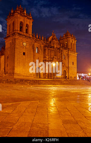 Cattedrale di Cusco al crepuscolo, Plaza de Armas, Cusco, Perù, Sud America Foto Stock