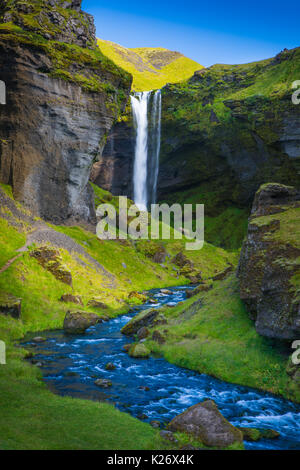 Kvernufoss cascata nella regione meridionale di Islanda Foto Stock