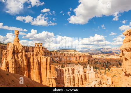 Il Thor del martello e altri spettacolari hoodoos nel Parco Nazionale di Bryce Canyon Foto Stock