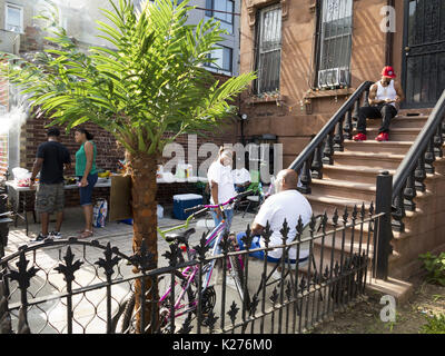 Block party in Bedford Stuyvesant sezione di Brooklyn, NY, Aug.26, 2017. Foto Stock