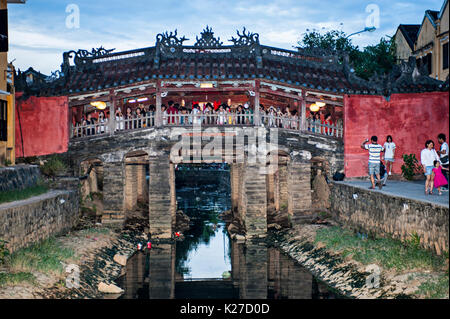 Ponte coperto giapponese, antica città di Hoi An, Vietnam. Questo ponte è stato costruito dai giapponesi nei primi 1600s. Foto Stock