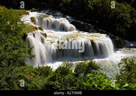 Skradinski buk cade dall'alto nel parco nazionale di Krka, Croazia Foto Stock