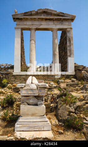Il Tempio di Iside in estese rovine di Delos, Cicladi Grecia. Foto Stock